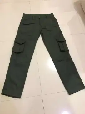 Celana cargo army