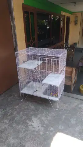 Kandang kucing tingkat