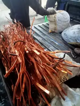 Menerima segala macam logam mulai dari Kuningan tembaga