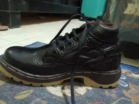 Sepatu kulit model boots trendy