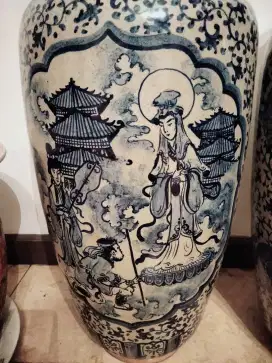 Jual guci keramik cina unik langka motif Dewi Kwan Im