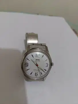 Jam tangan pilot plat putih manual