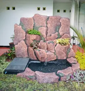 Kolam yang lagi musim