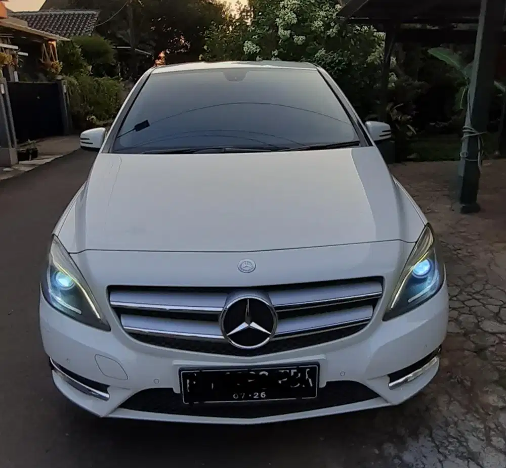 Mercy B200 AT W246 2014