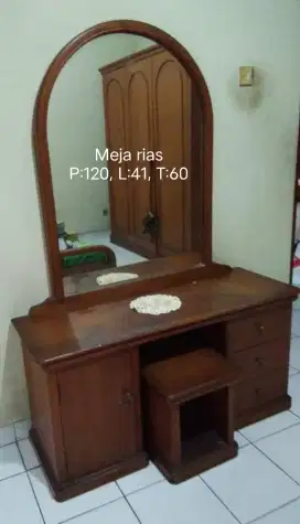 Set meja rias (kolpri),  baca deskripsi dan gambar