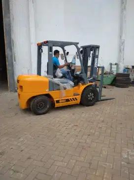 Forklift Diesel 3ton NEW Pasuruan-Jepara-Kudus-Cirebon-Blitar-Semarang