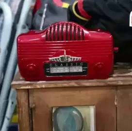 Radio klasik Classic AM/FM kondisi nyala