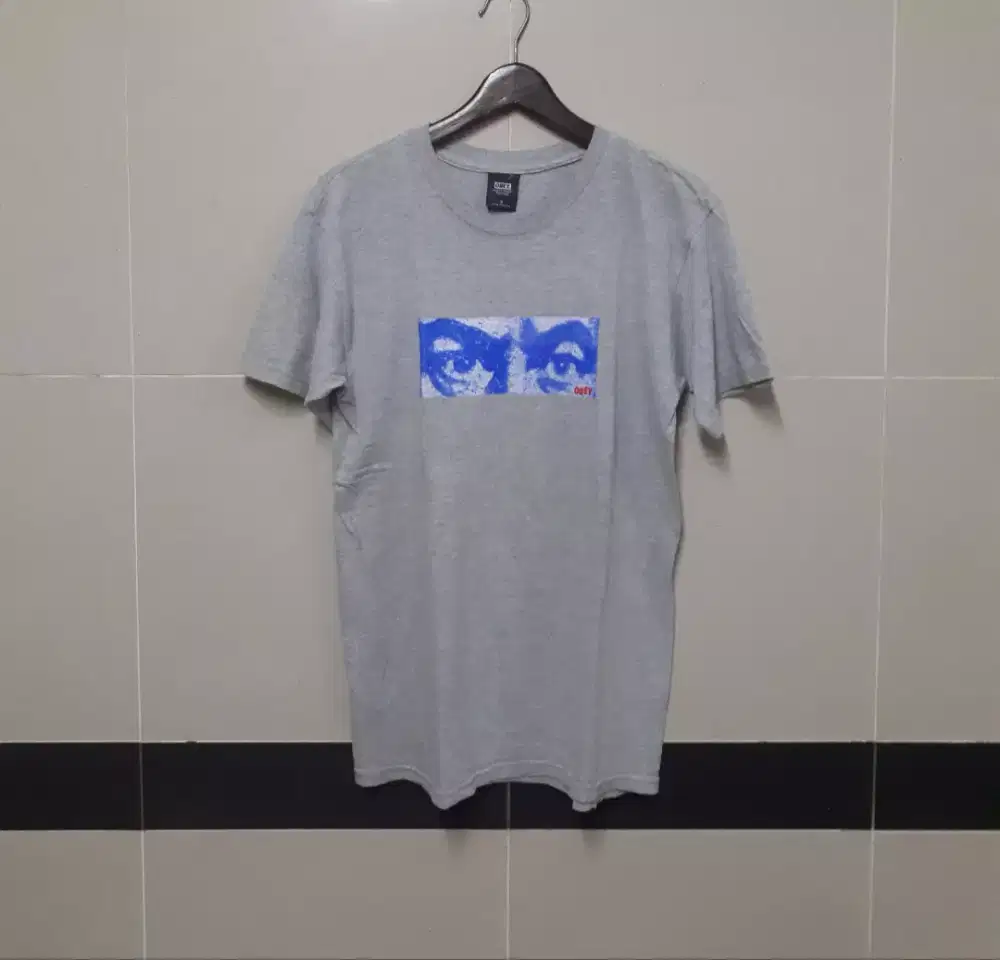 kaos Obey tidak undefeated