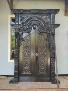 Pintu gapura ukir jati