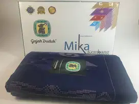 Gajah duduk sarung Mika Kembang