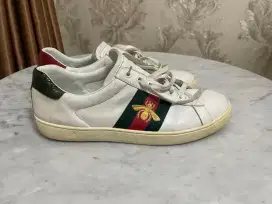 Sepatu Gucci bee