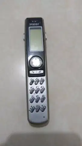 Hand phone antik ada laser pointer