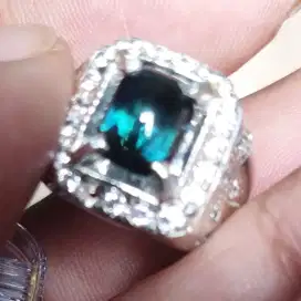 Permata Natural Bluish Green Sapphire