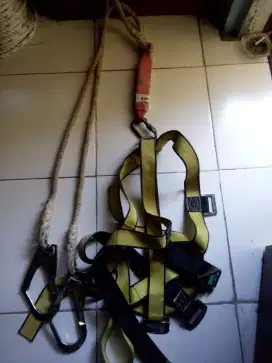 body harnes safetybelt fullbody 2 hook dengan kotak pengaman (arbsorb)