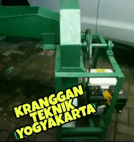 (KRANGGAN TEKNIK)pencacah rumput pakan sapi chopper singkong tebon