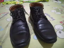 Sepatu semi boot Lois  hitam size 42