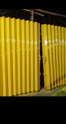 Folding gate rolling door