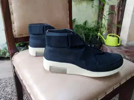 Dijual Sepatu Sneakers Pria - Black 
NIKE Air Fear Of God Raid