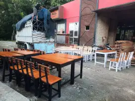 Meja meja dan kursi