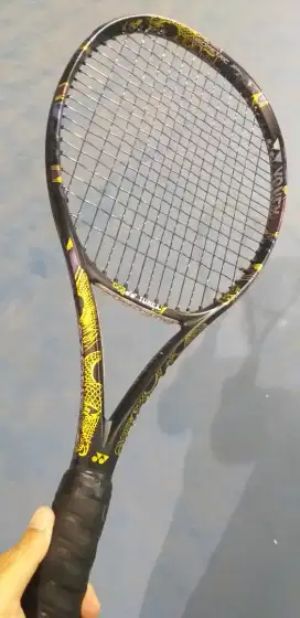 Raket tenis yonex ezone 98