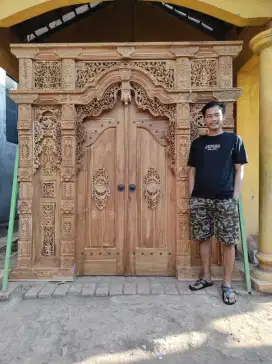Pintu gebyok ukir Jepara