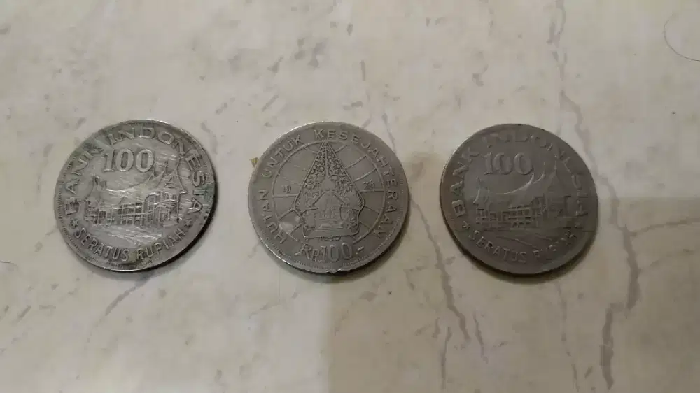 Uang lama koin, rumah gadang 100 rupiah, thn 1978, ada 3 koin, di dps